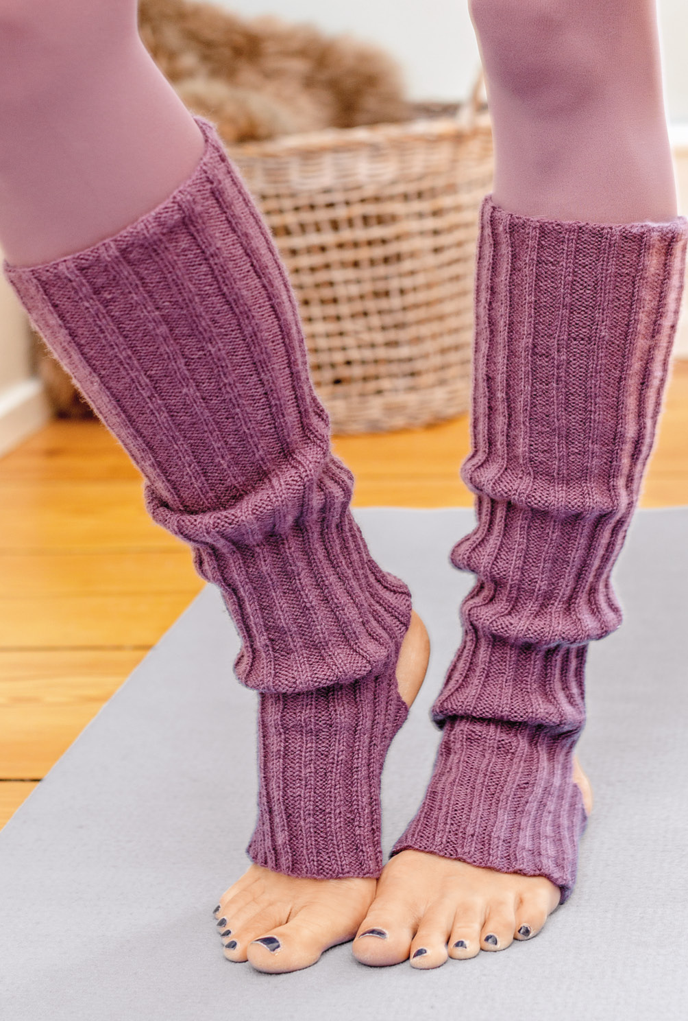 Gestrickte Yoga-Socken in Rosé