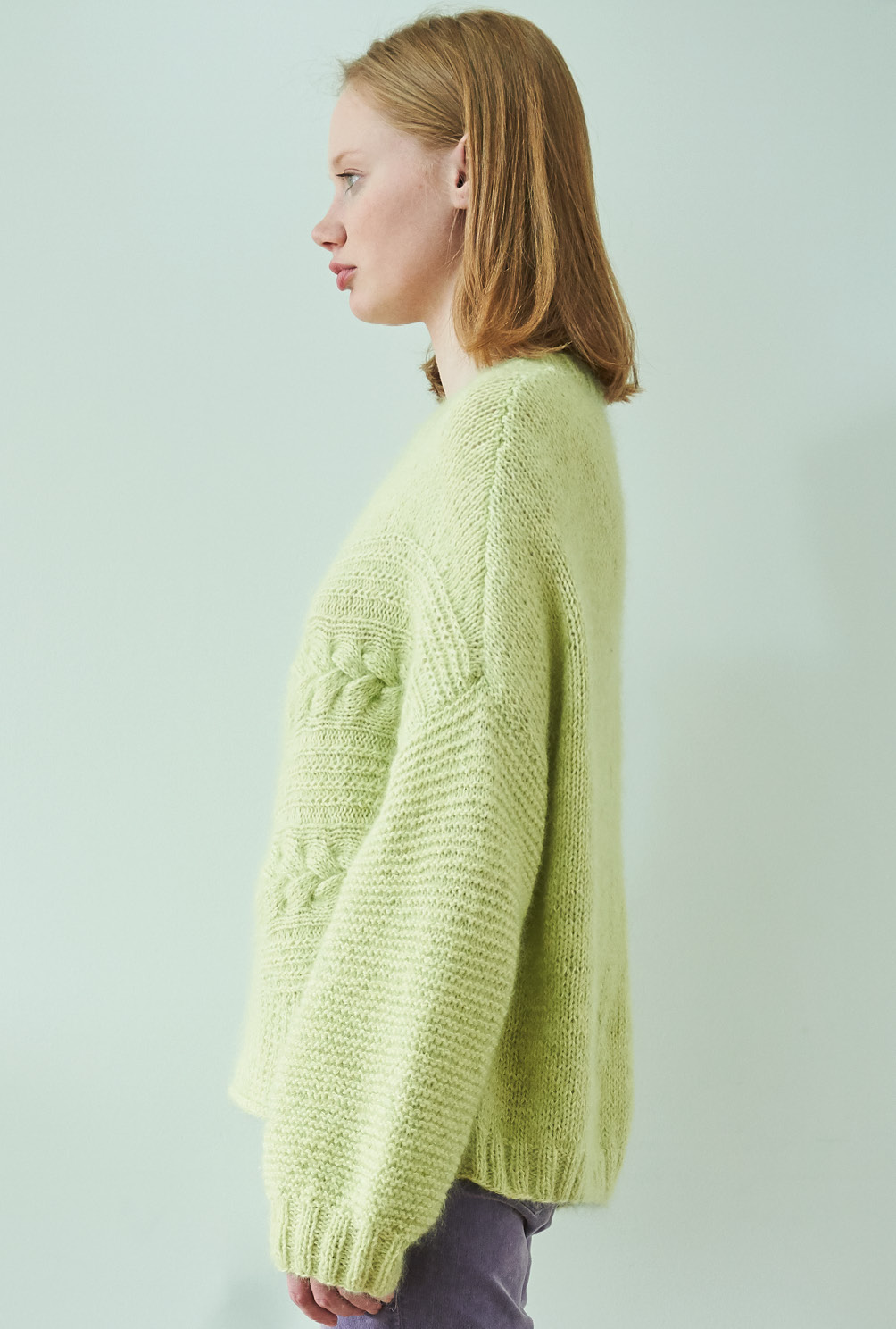 Modellansicht Bild 5: Pulli mit schräg verlaufendem Zopf