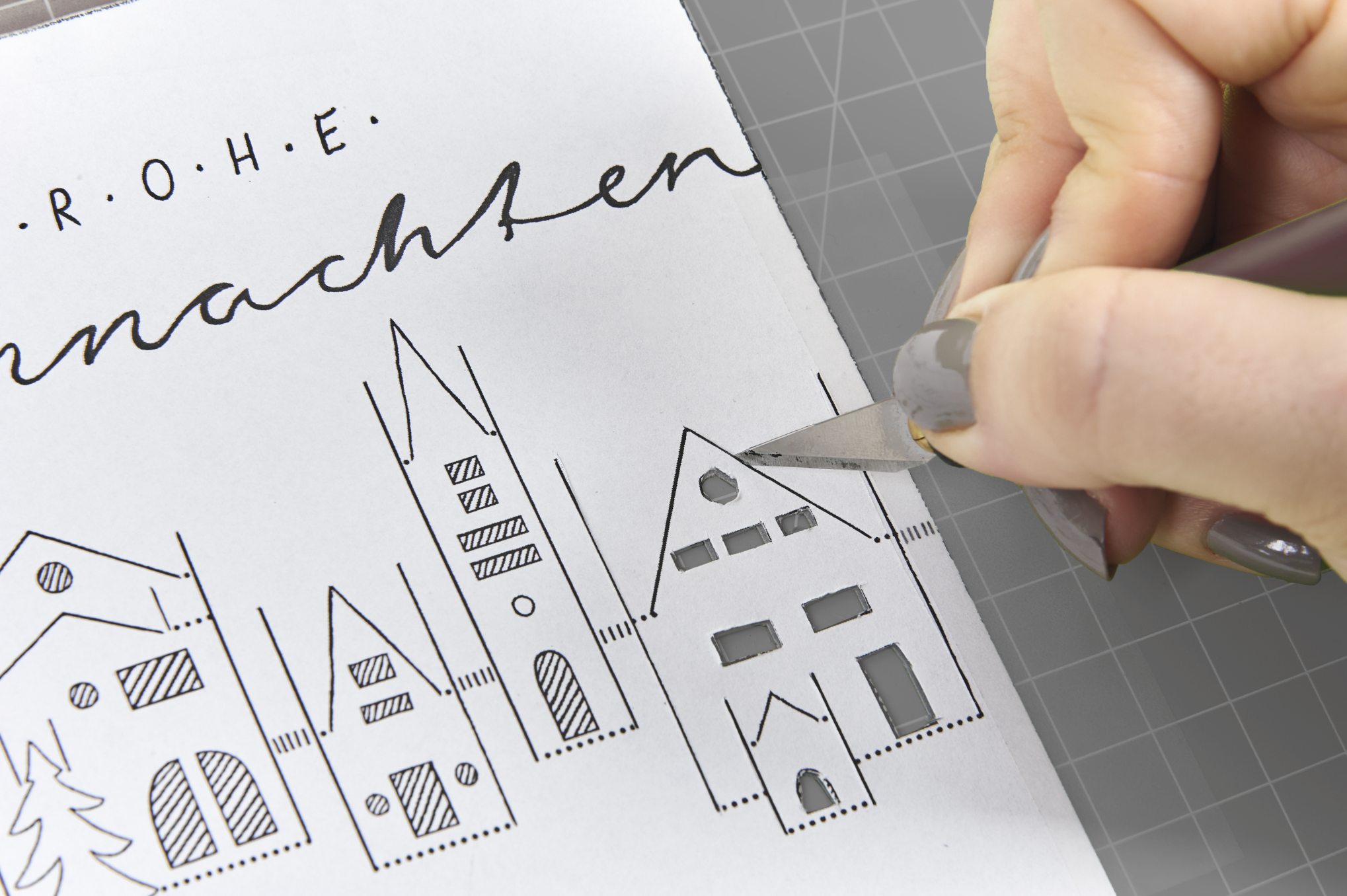 Papierausschnitt in Schwarz-Weiß mit feinen Linien; handgemacht, kreativ, einfach und elegant.