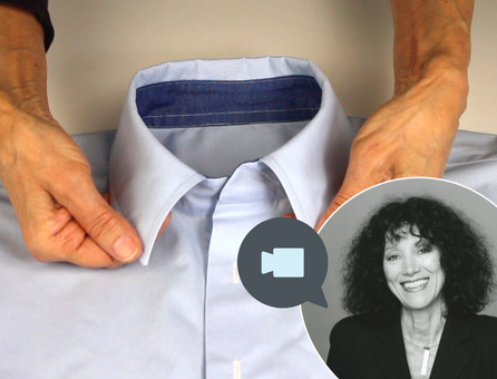 Edles Hemd in Hellblau, feine Textur, präzise genähte Nähte, modischer kontrastierender Innenkragen.