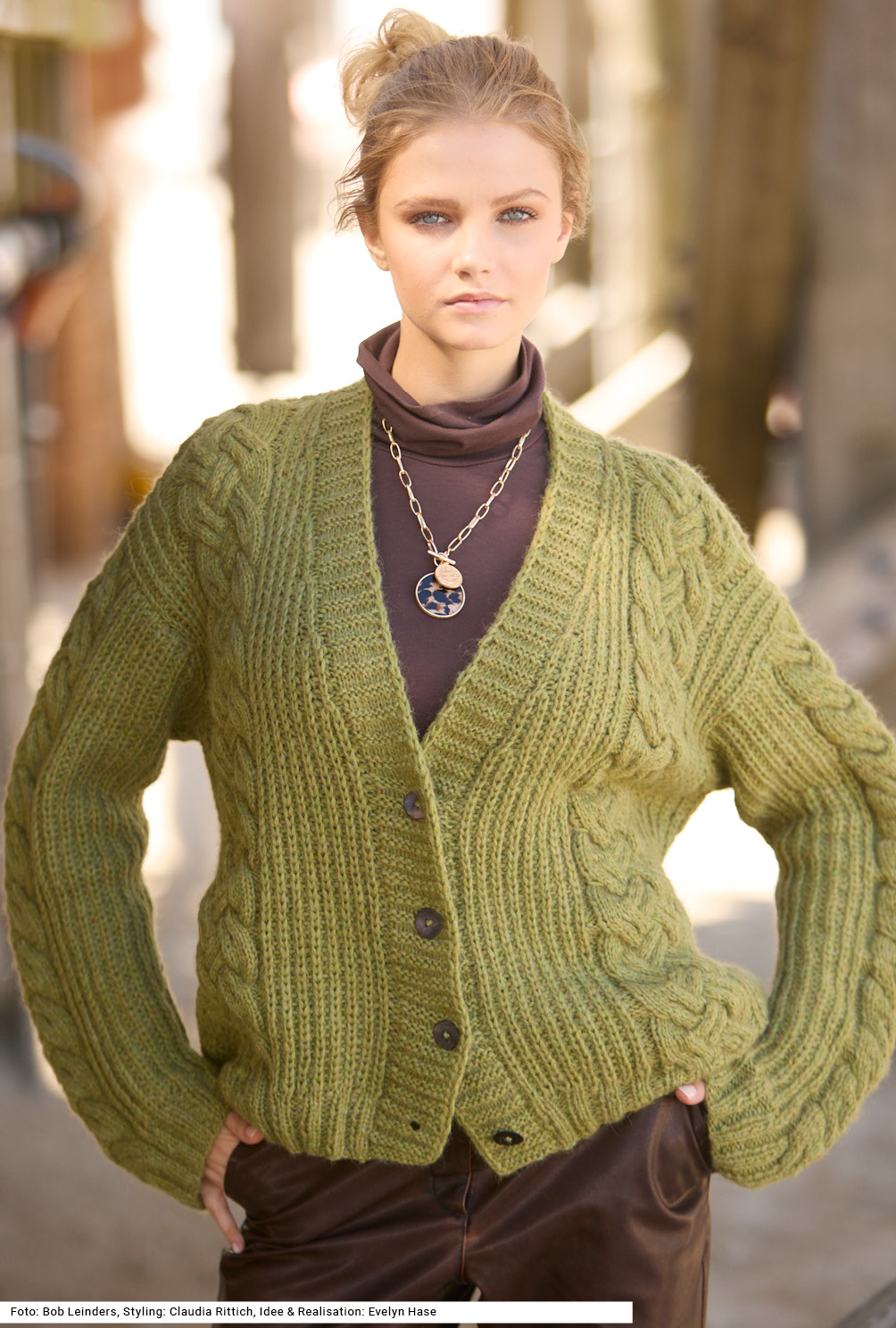 Modellansicht Bild 2: Jacke mit breiten Zöpfen