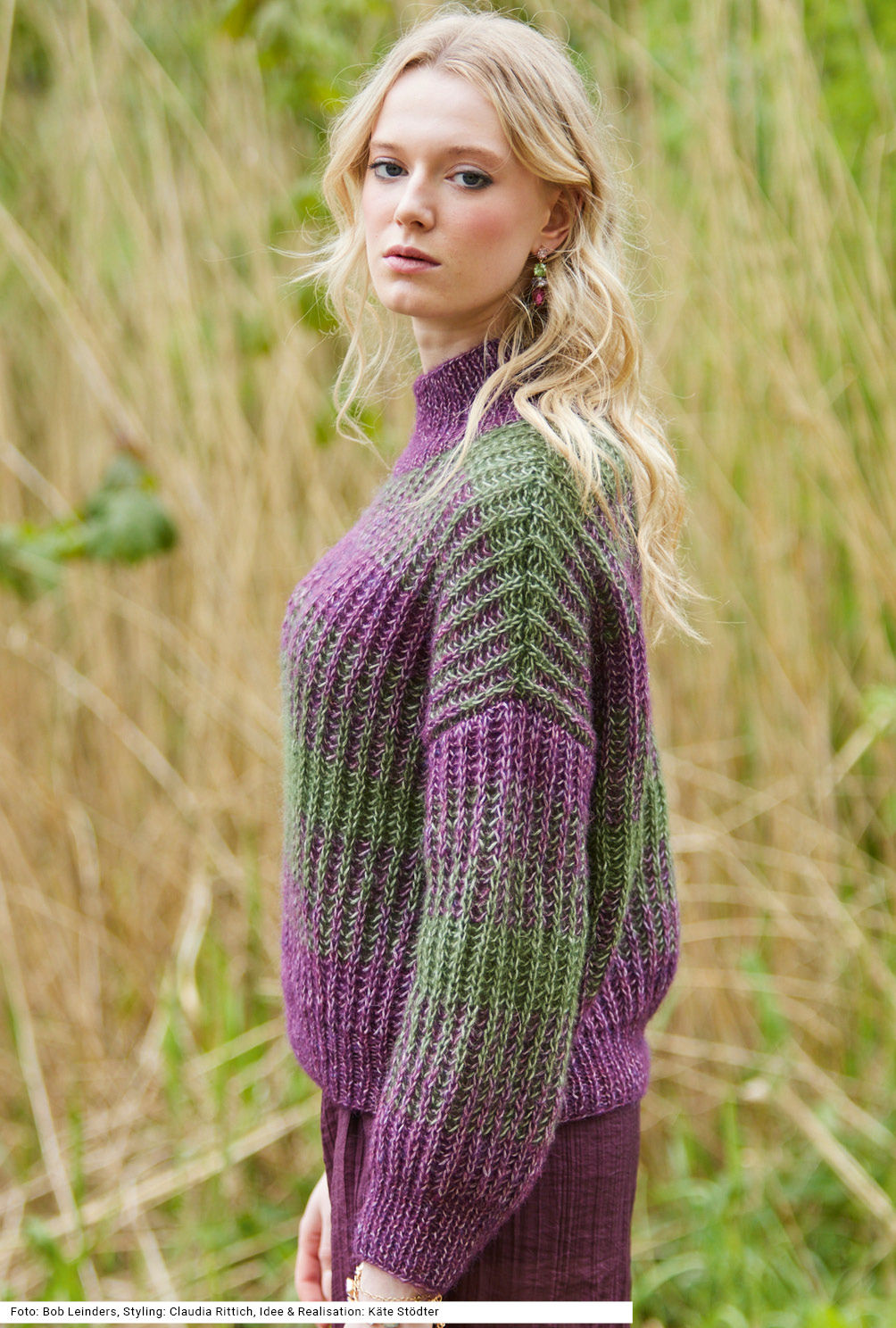 Modellansicht Bild 3: Pulli mit zweifarbigem Patent in Brombeer und Oliv