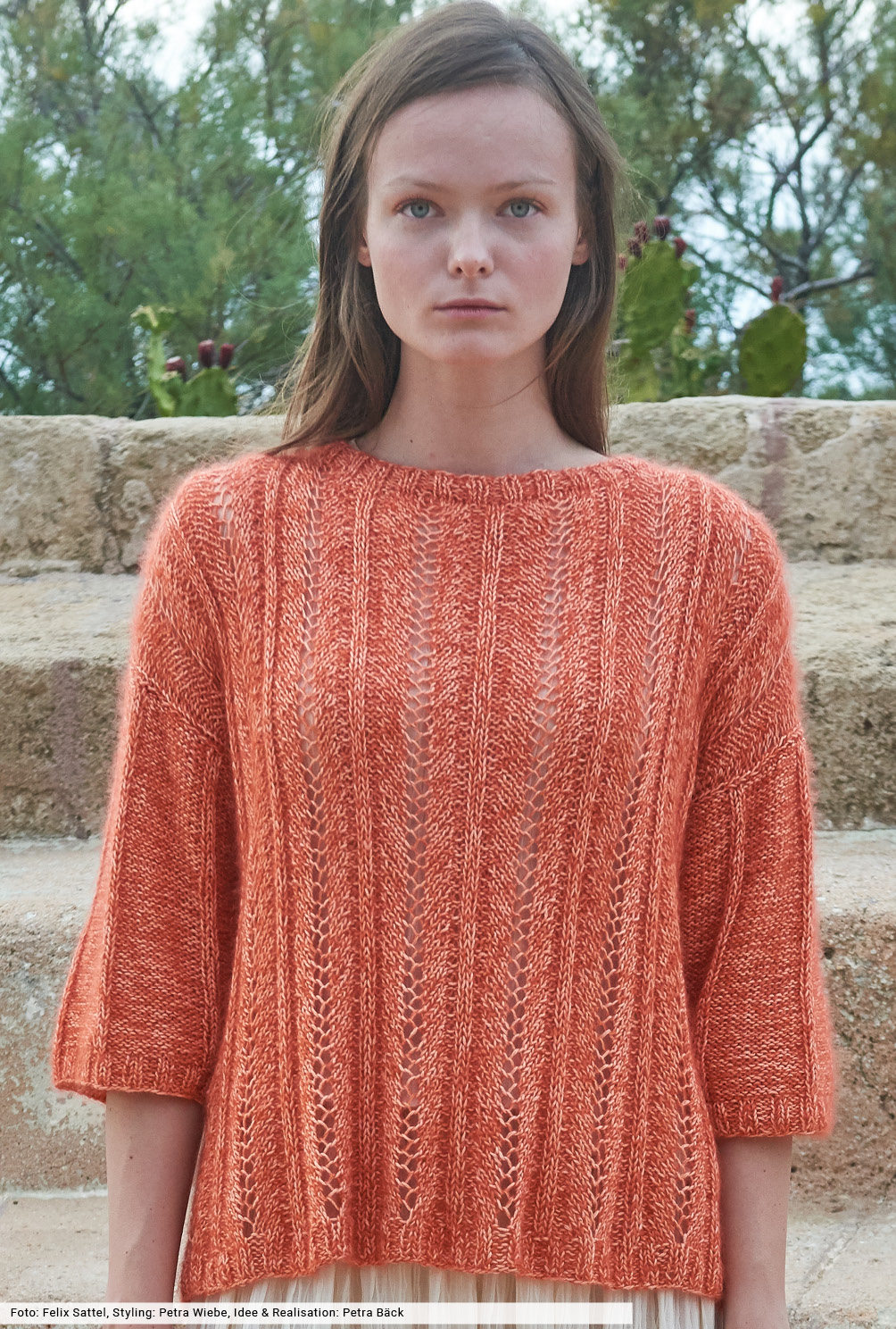 Modellansicht Bild 2: Ajourmusterpulli mit Dreiviertel-Ärmeln