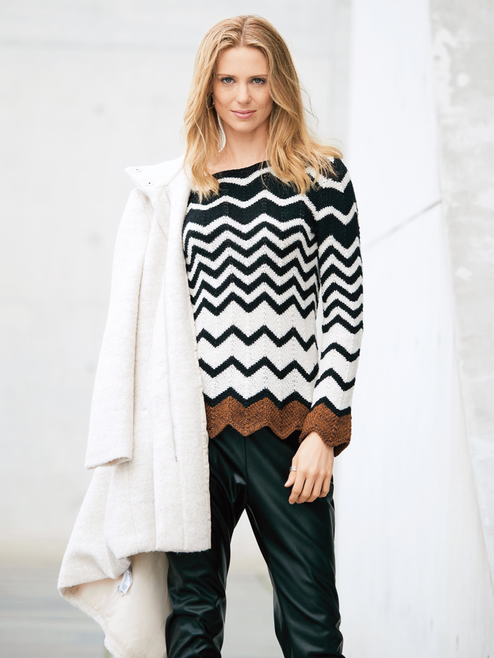 Modellansicht Bild 1: Pulli im Zackenmuster