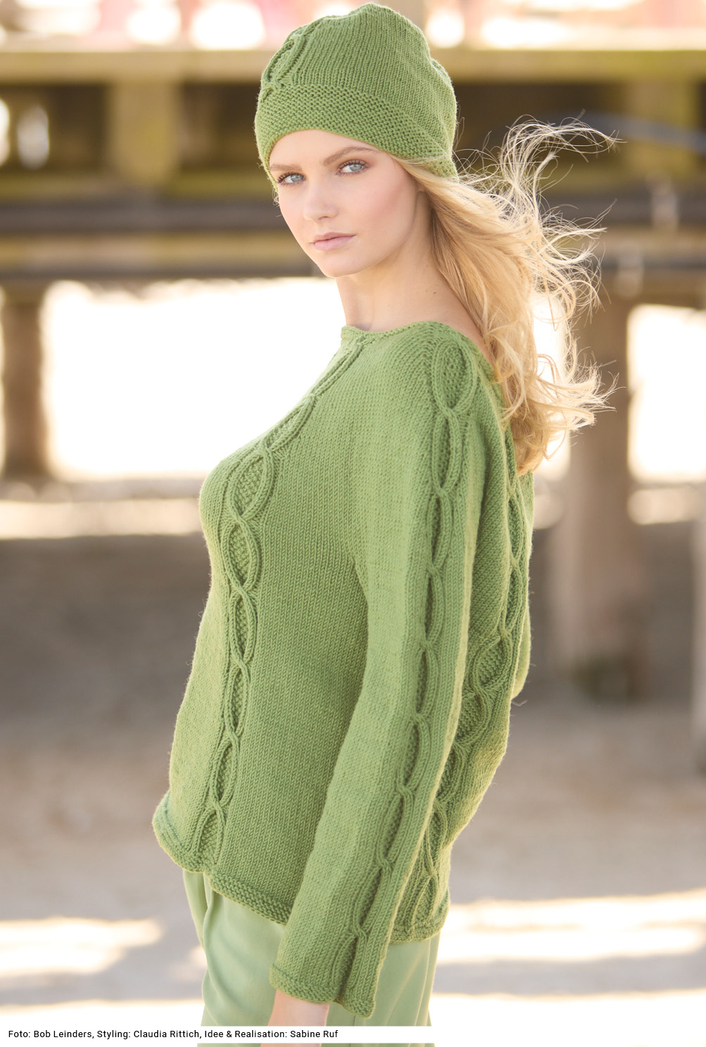 Modellansicht Bild 3: Topdown-Pulli und Mütze