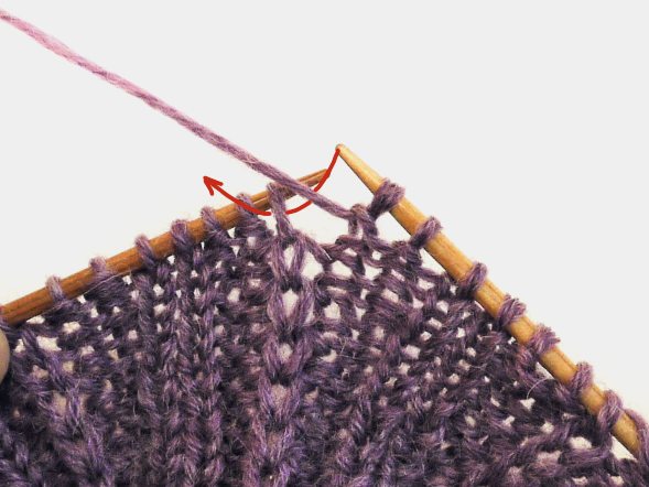 Lila handgemachtes Strickmuster, dezente DIY-Ästhetik, feine Textur, warme Töne.