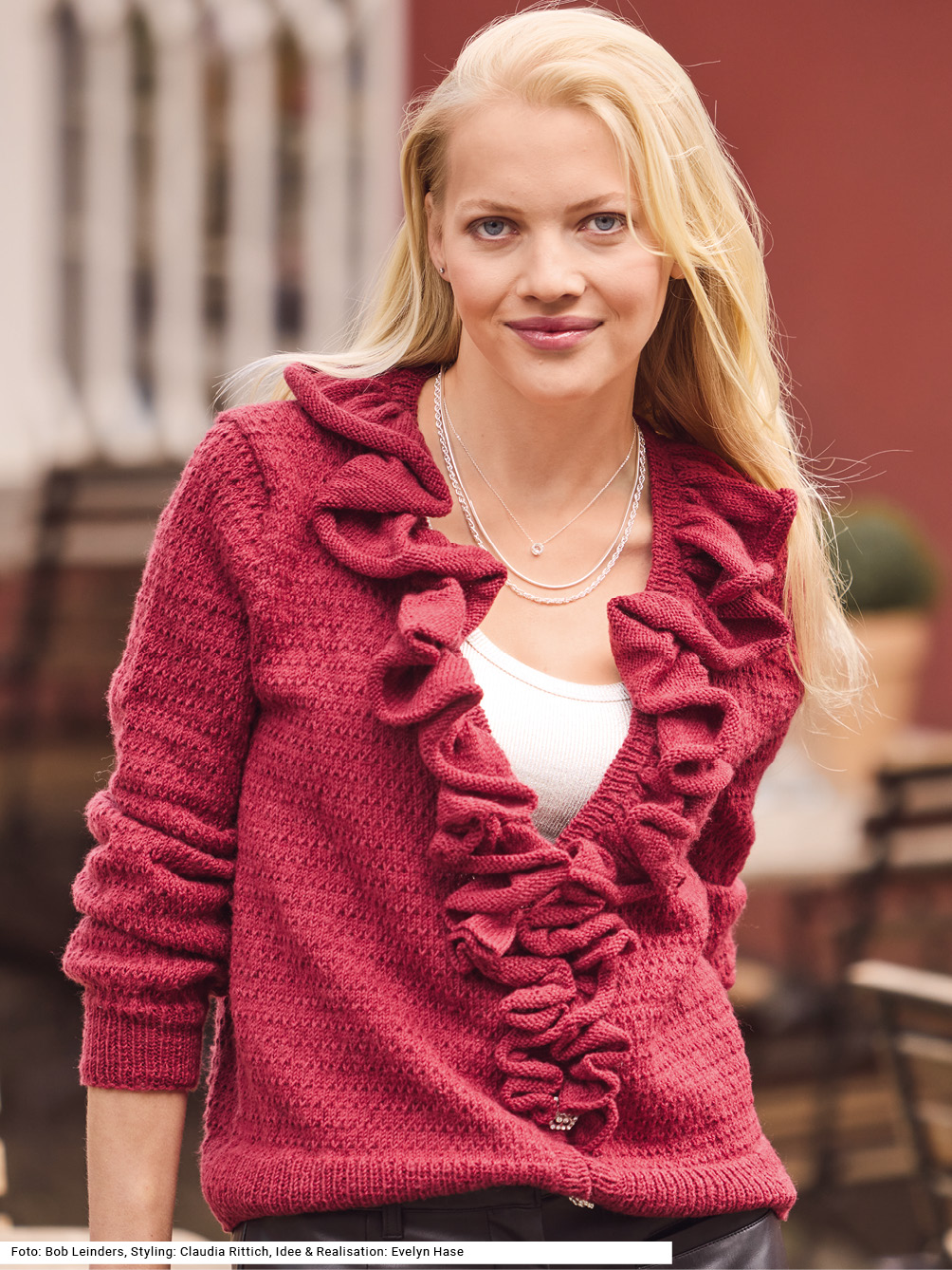 Modellansicht Bild 1: Jacke mit Rüschen