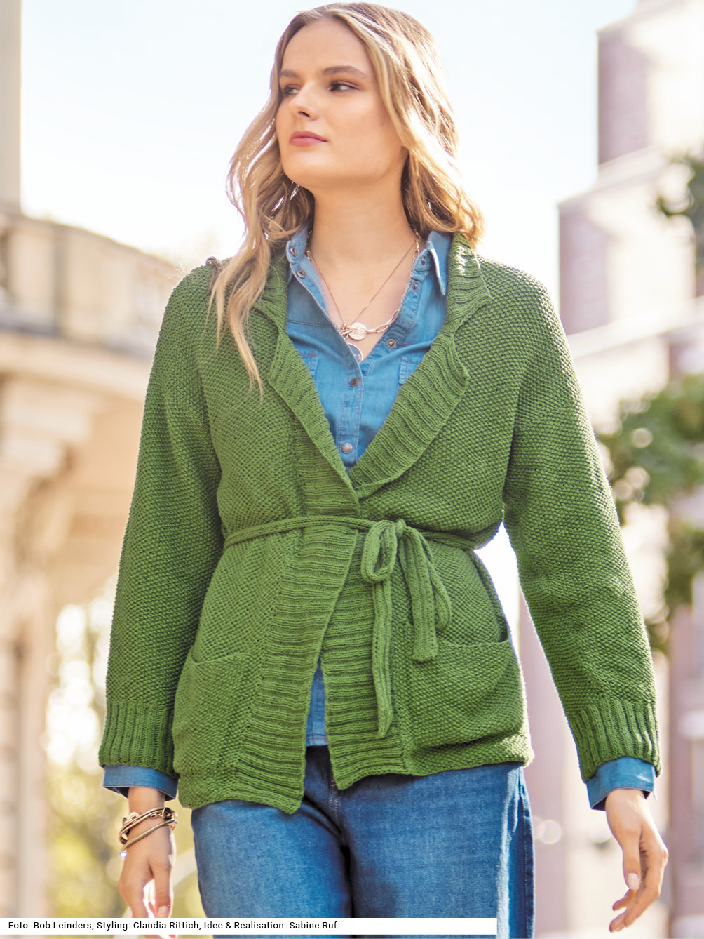 Modellansicht Bild 1: Jacke mit Bindegürtel
