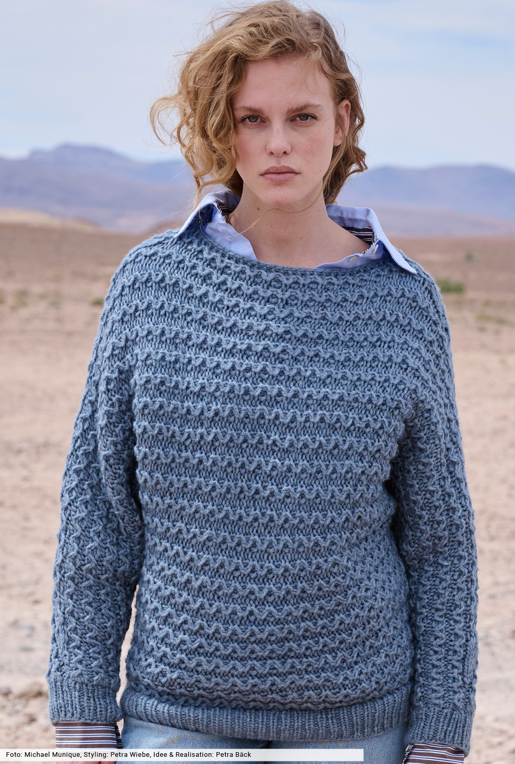 Modellansicht Bild 2: Quergestrickter Fledermauspulli