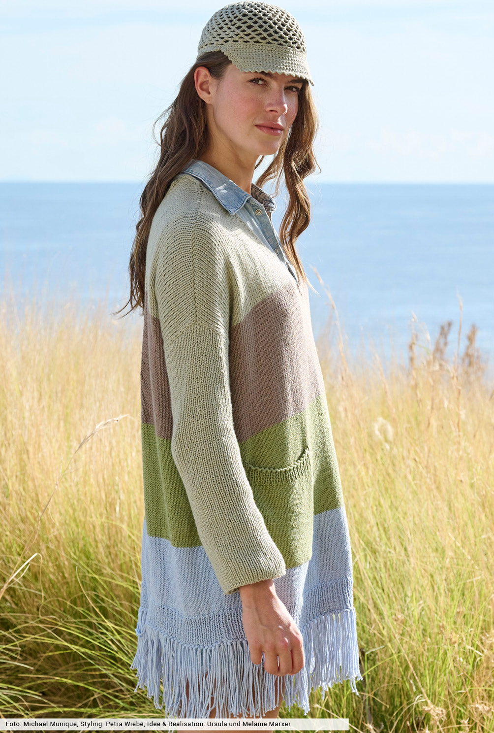 Modellansicht Bild 4: Streifenpulli mit Kappe