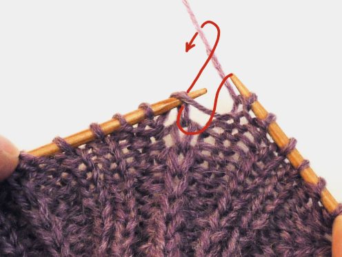 Purpurne Strickarbeit, kunstvolles Muster, handgemacht. Traditionell & modisch zugleich.