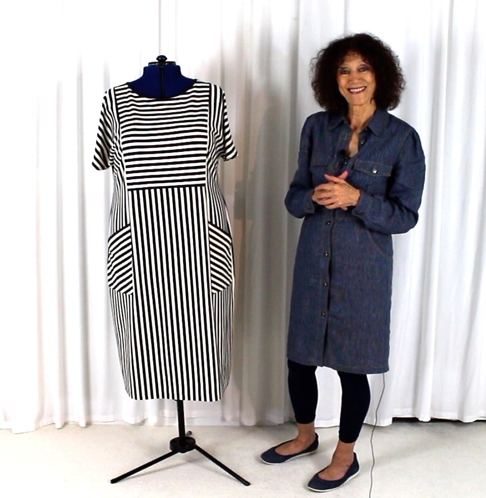 Schwarz-weiß gestreiftes Kleid, mittellang, locker geschnitten, modisch, mit Taschen; daneben Denim-Hemdblusenkleid.