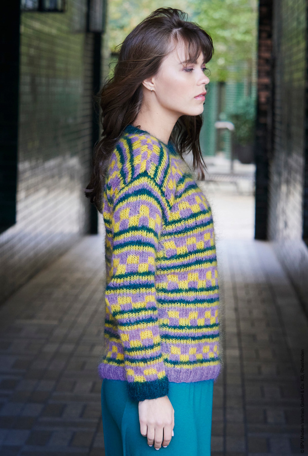 Modellansicht Bild 4: Klassischer Jaquardpullover im Karo-Ringelmuster