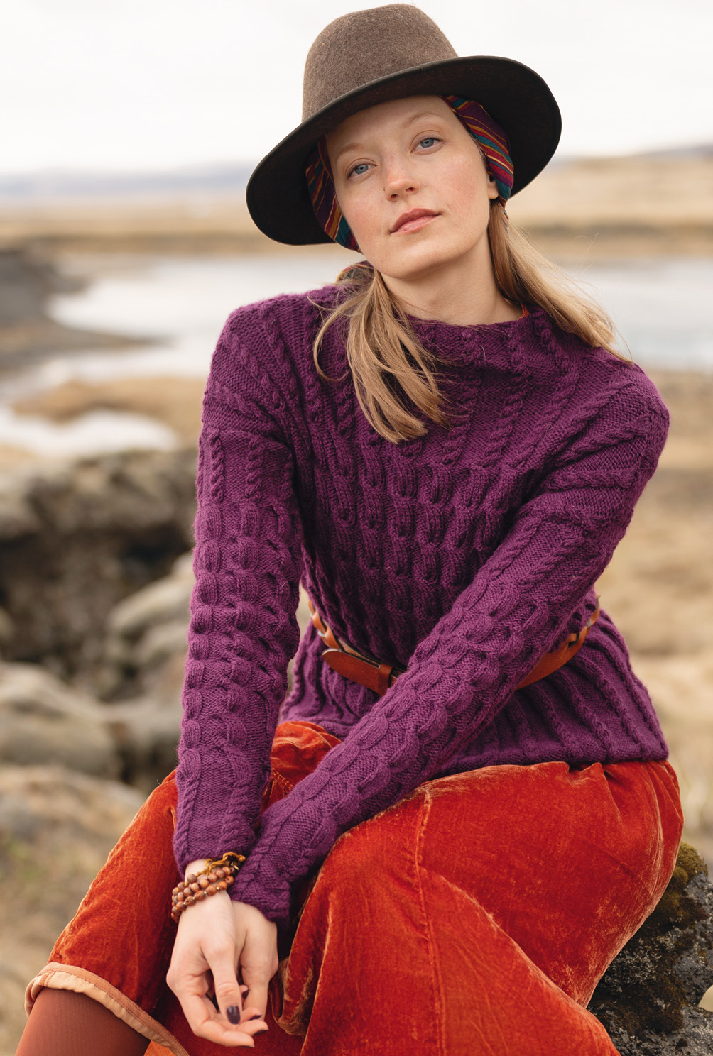 Modellansicht Bild 2: Pulli im Zopfmuster
