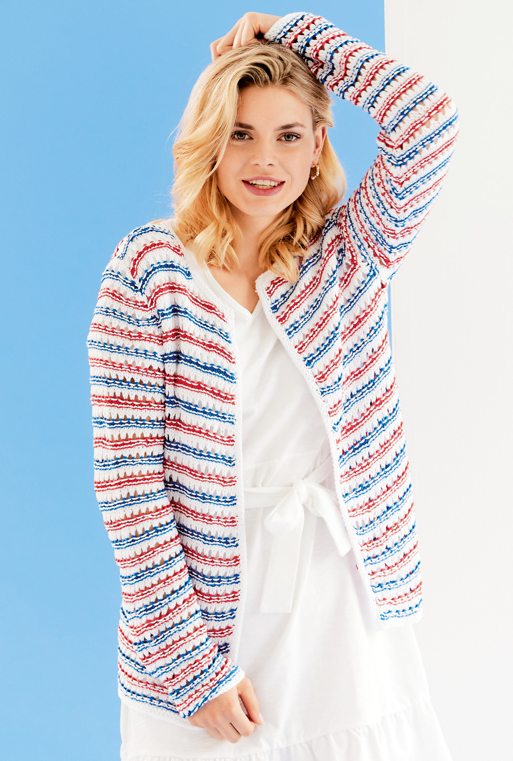 Modellansicht Bild 3: Verschlusslose Jacke mit Ringelstreifen  im maritimen Look