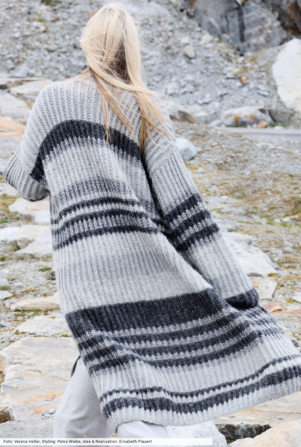 Modellansicht Bild 2: Gestreifter Mantel in drei Garnqualitäten