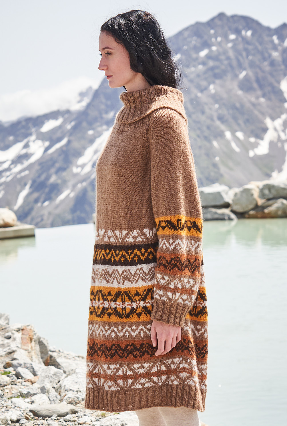 Modellansicht Bild 5: Lässiger Longpulli als Verwandlungskünstler