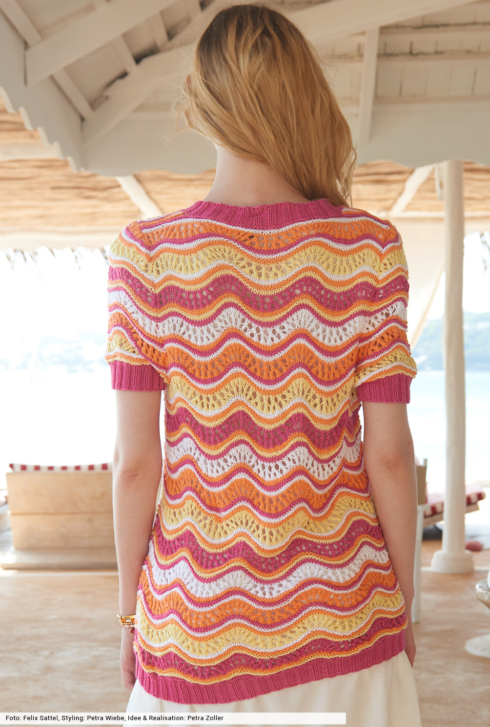 Modellansicht Bild 5: Gestreifter Wellenmuster-Pulli