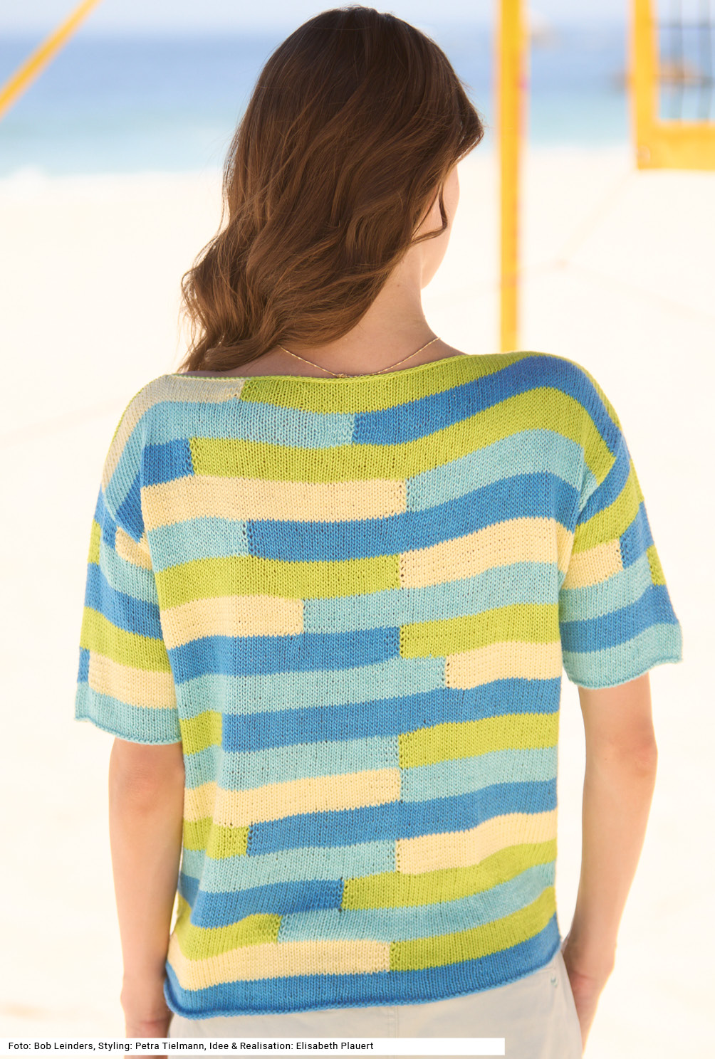 Modellansicht Bild 5: Pulli und Tasche in geometrischen Farbflächen