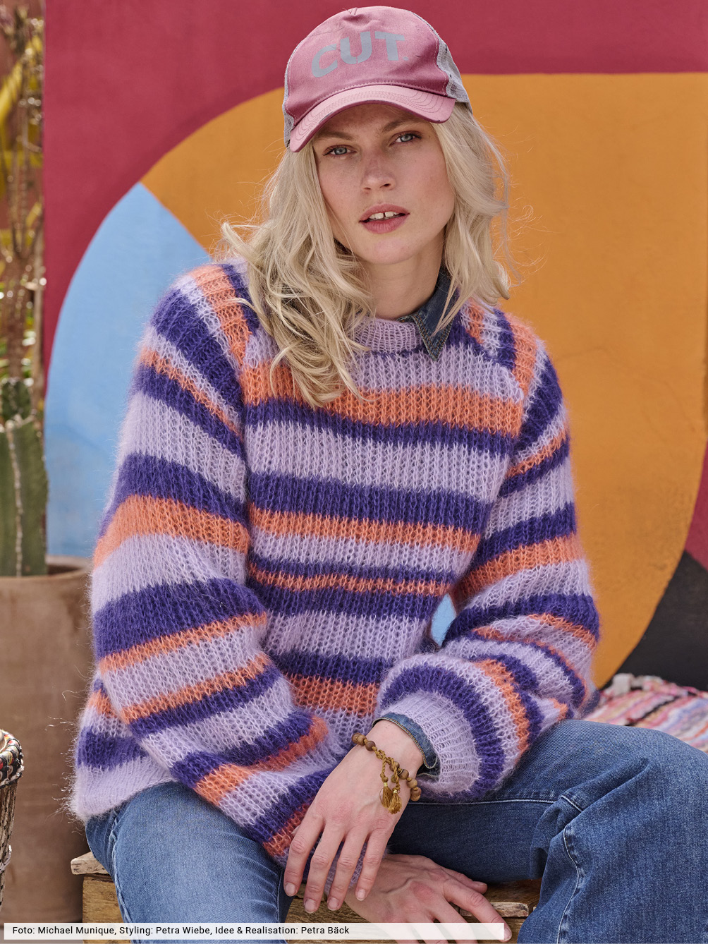 Modellansicht Bild 1: Gestreifter Raglanpulli