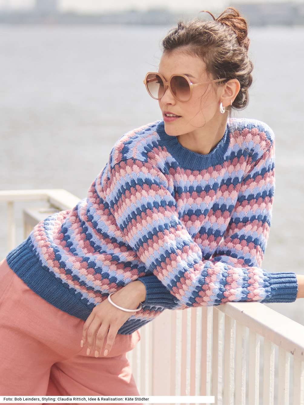 Modellansicht Bild 1: Pulli mit Blasenmuster