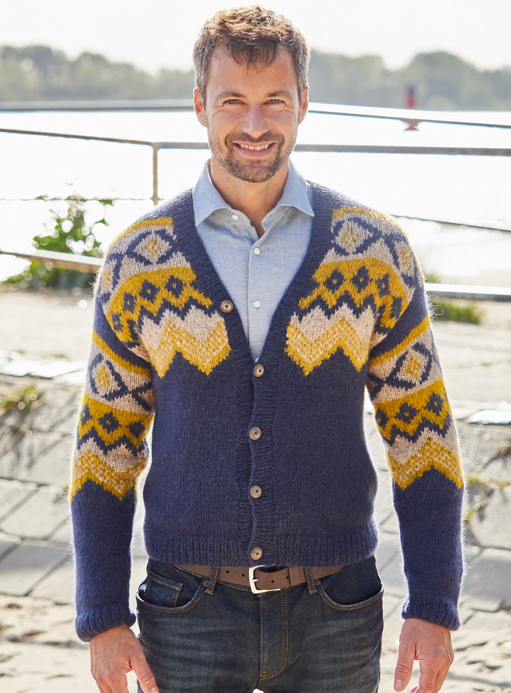 Modellansicht Bild 1: Flauschige Jacquard-Jacke