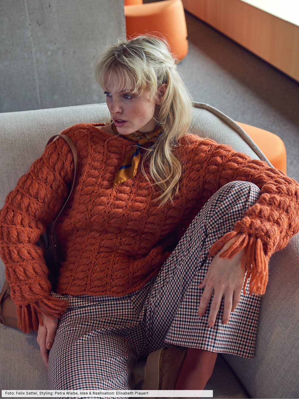 Modellansicht Bild 1: Pulli mit Fransen und Zopf-Strukturen