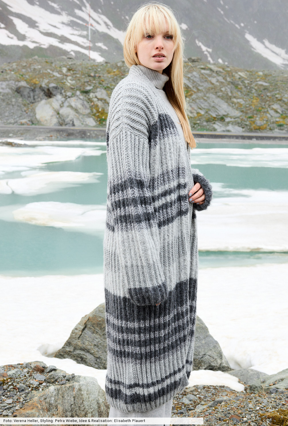 Modellansicht Bild 6: Gestreifter Mantel in drei Garnqualitäten