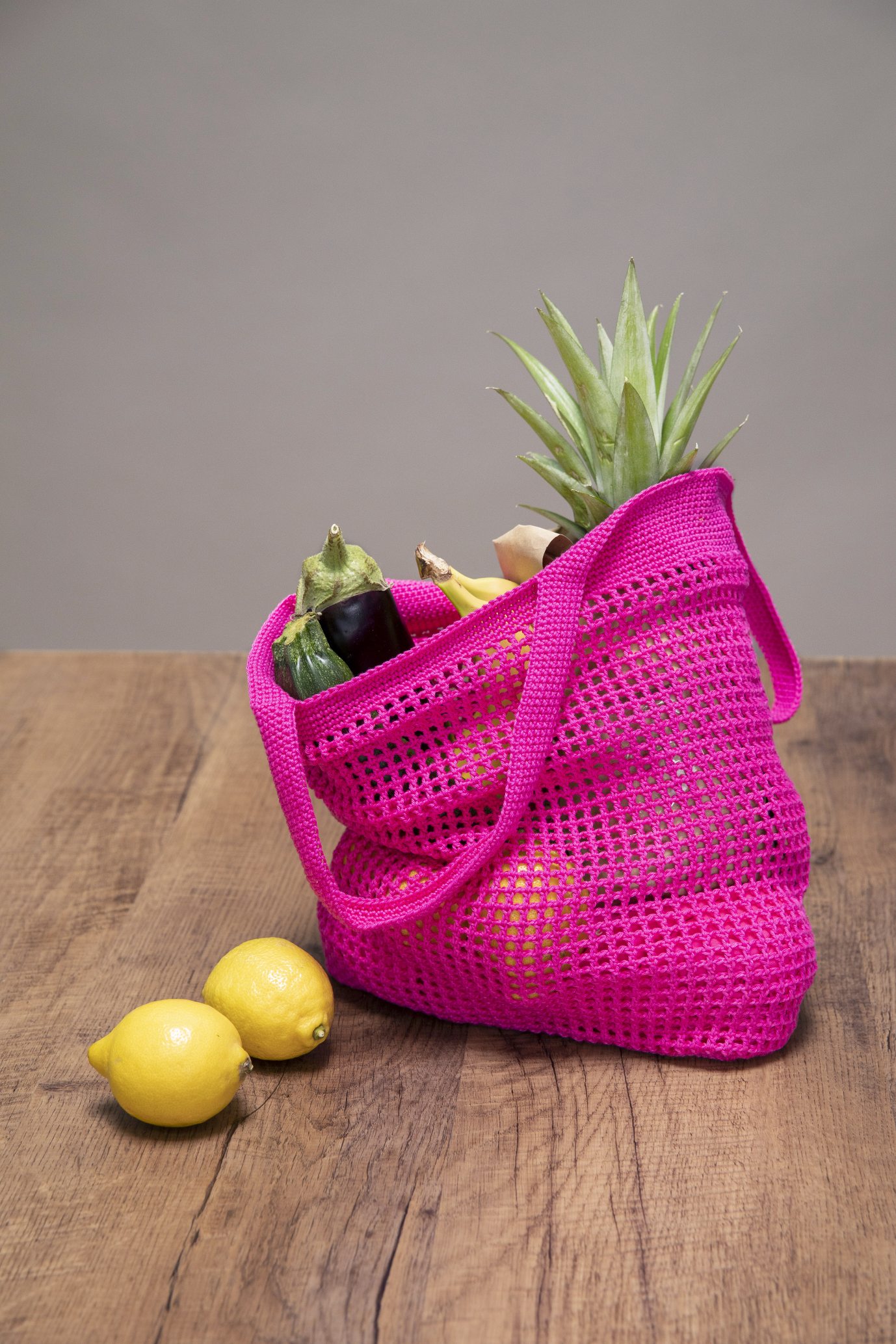 Knallpinkes Netz-Design, handgemachte Optik, modisch und praktisch für den täglichen Einkauf.