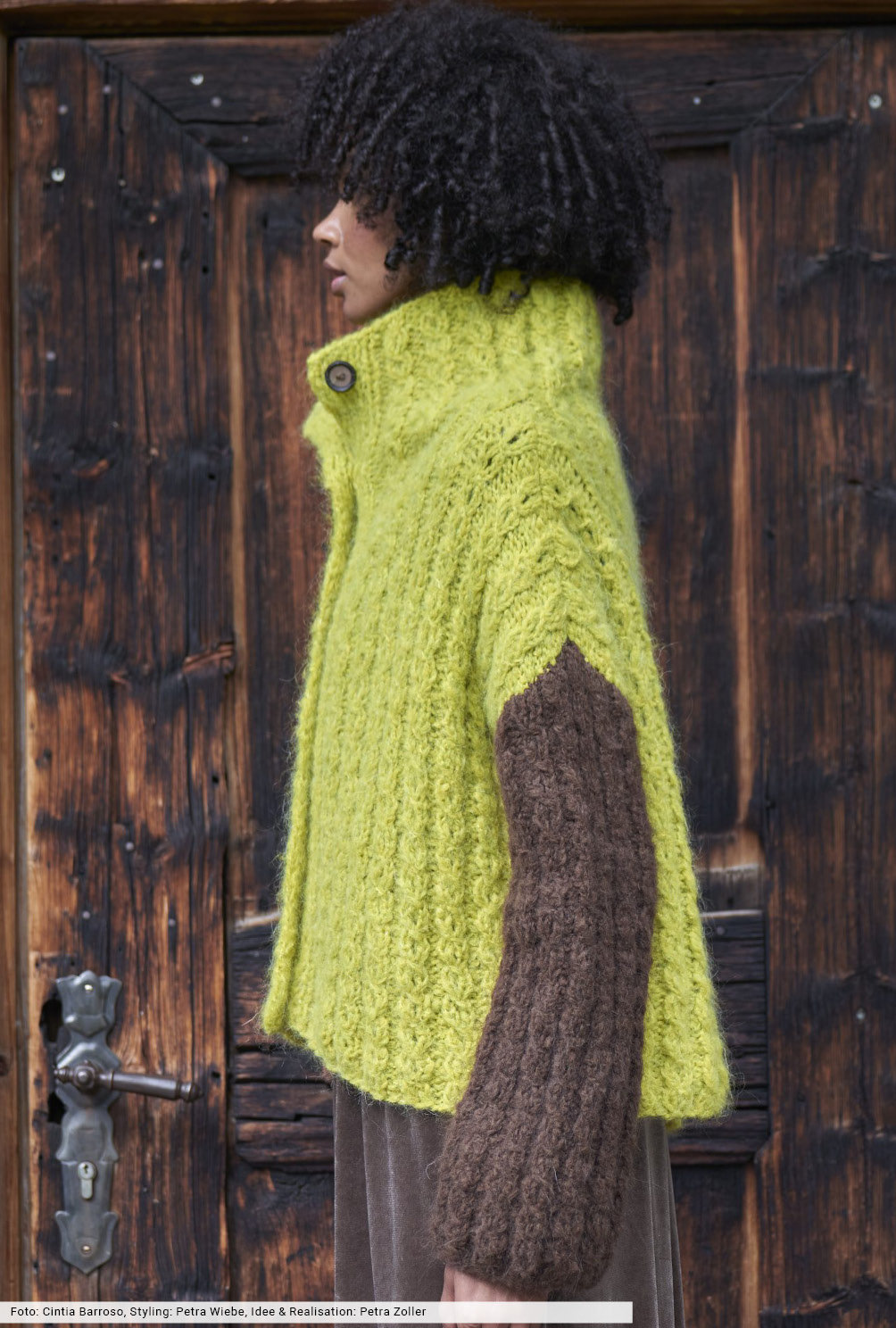 Modellansicht Bild 3: Zweifarbige Jacke mit Stehkragen