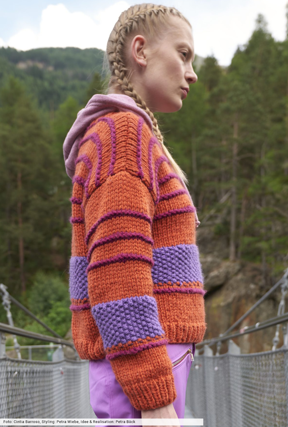Modellansicht Bild 3: Pulli im Streifendesign