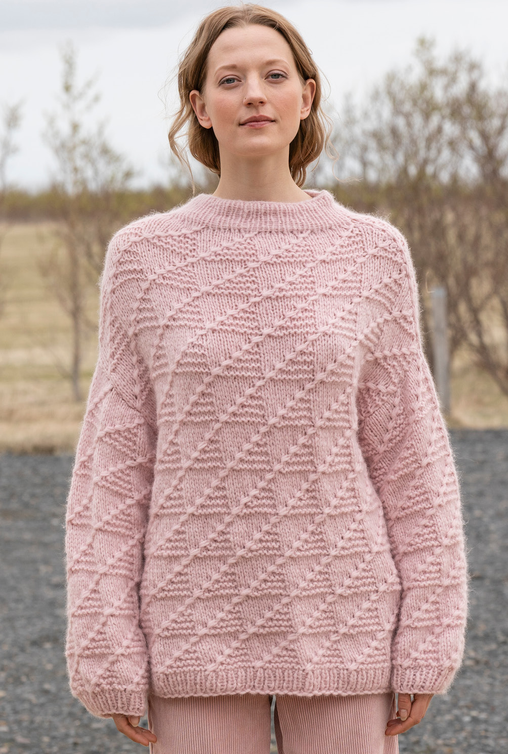 Modellansicht Bild 3: Pulli im Strukturmuster