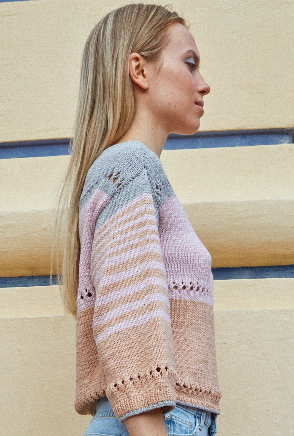 Modellansicht Bild 7: Pulli mit Colorblocking in Make-up-Tönen