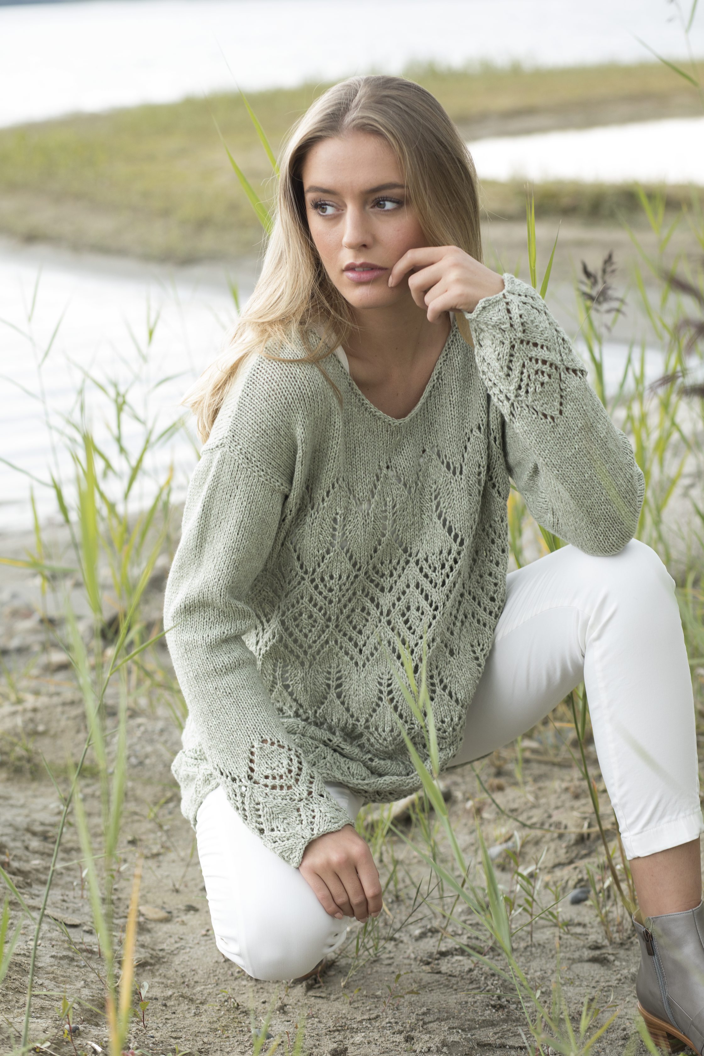 Modellansicht Bild 3: Grüner Pulli mit Ajourmuster