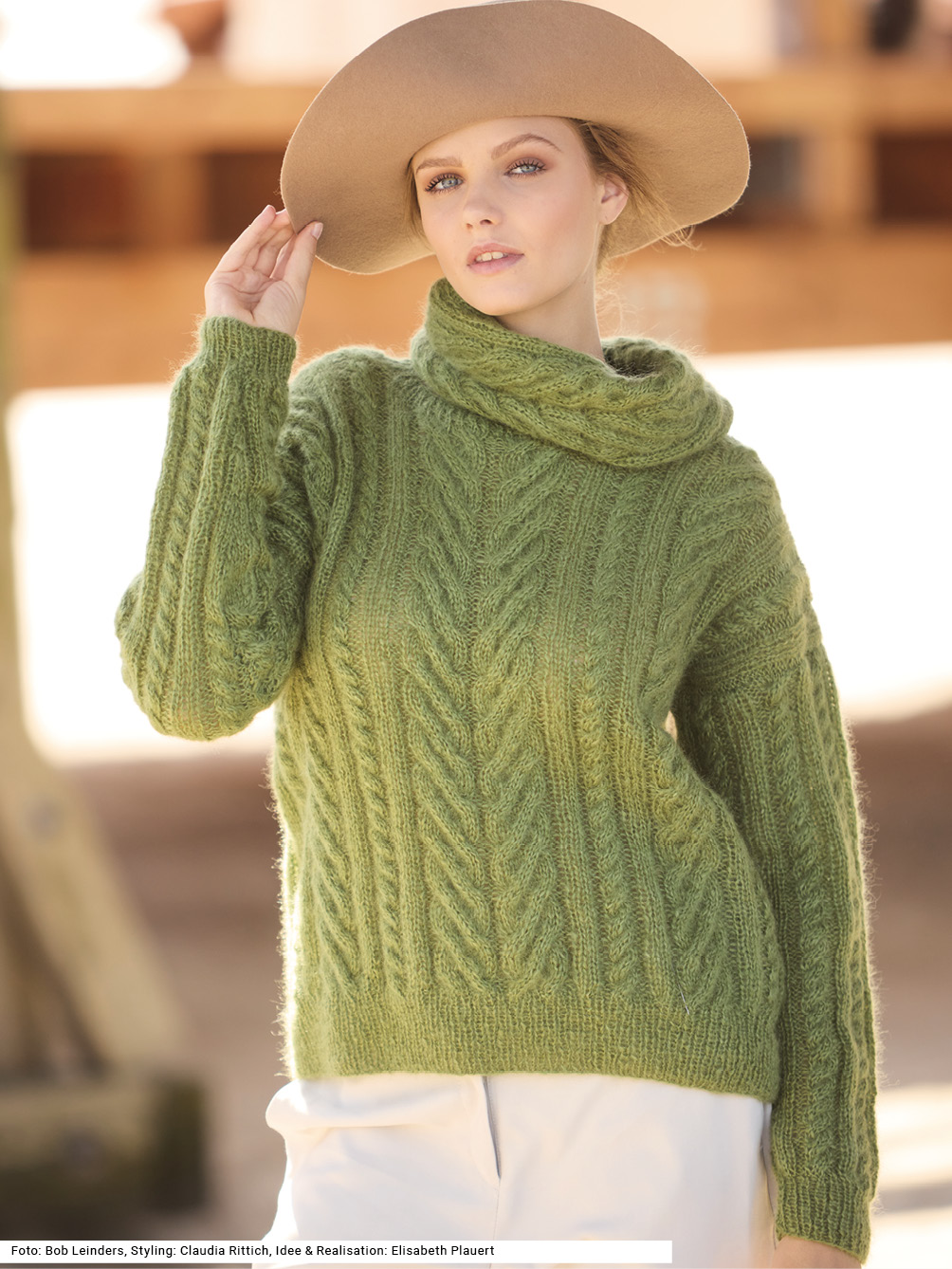 Modellansicht Bild 1: Pulli und Loop mit Zöpfen