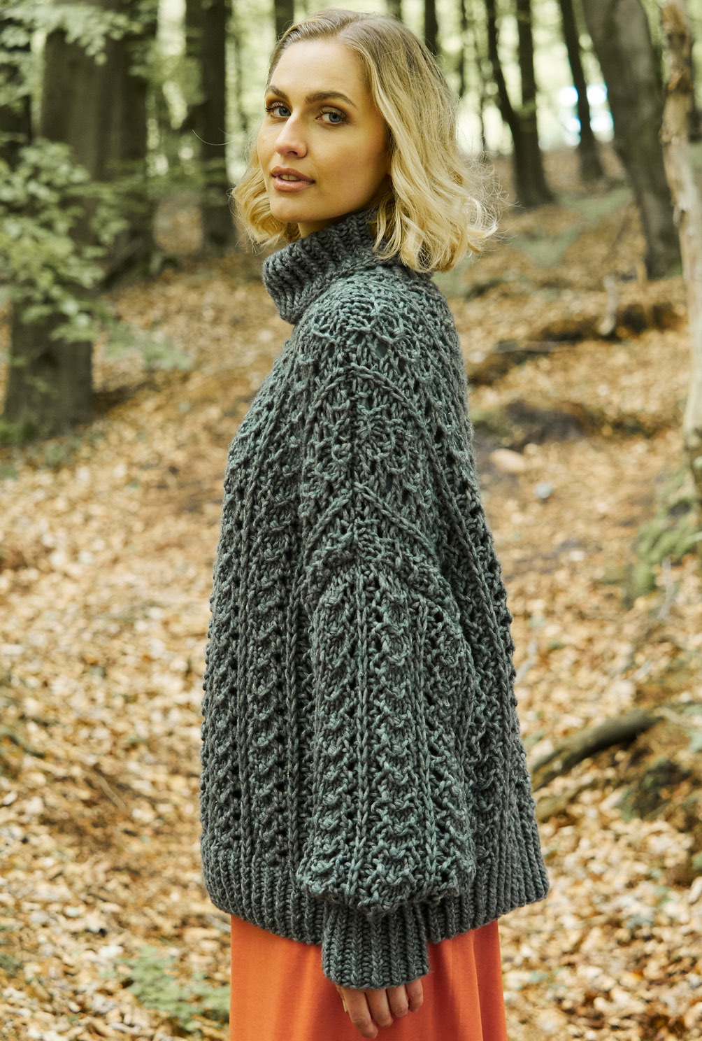 Modellansicht Bild 8: Oversized Pulli in Dunkelgrau