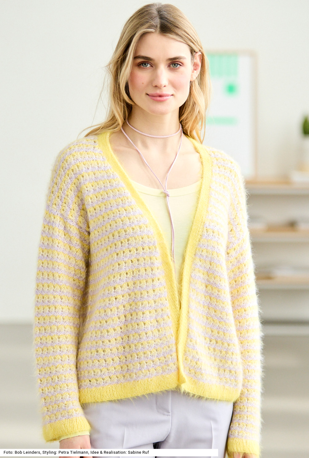 Modellansicht Bild 2: Jacke mit V-Ausschnitt