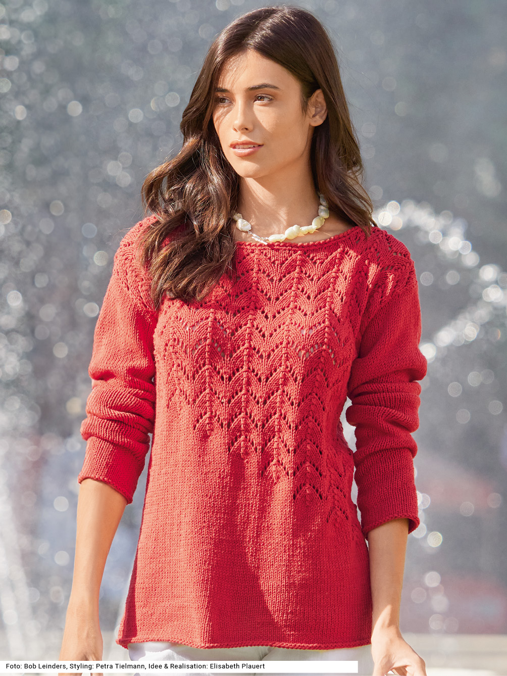 Modellansicht Bild 1: Pulli mit Ajourmuster in Rot