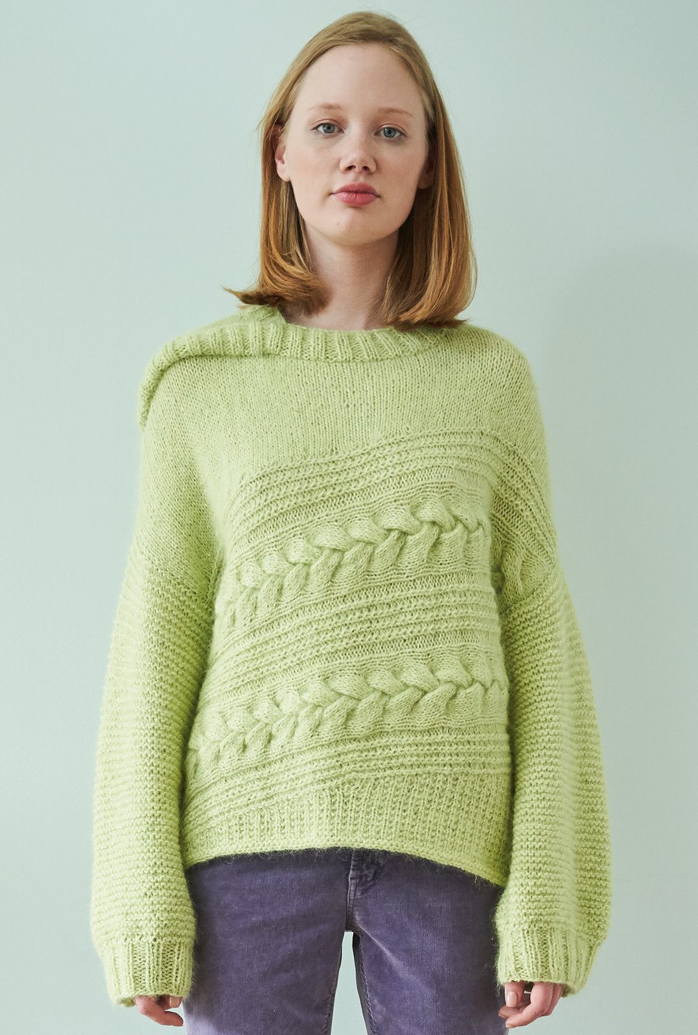 Modellansicht Bild 4: Pulli mit schräg verlaufendem Zopf