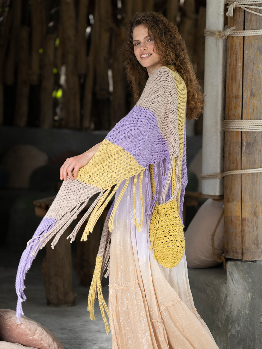 Modellansicht Bild 1: Sommerliches Dreieckstuch mit passender Tasche