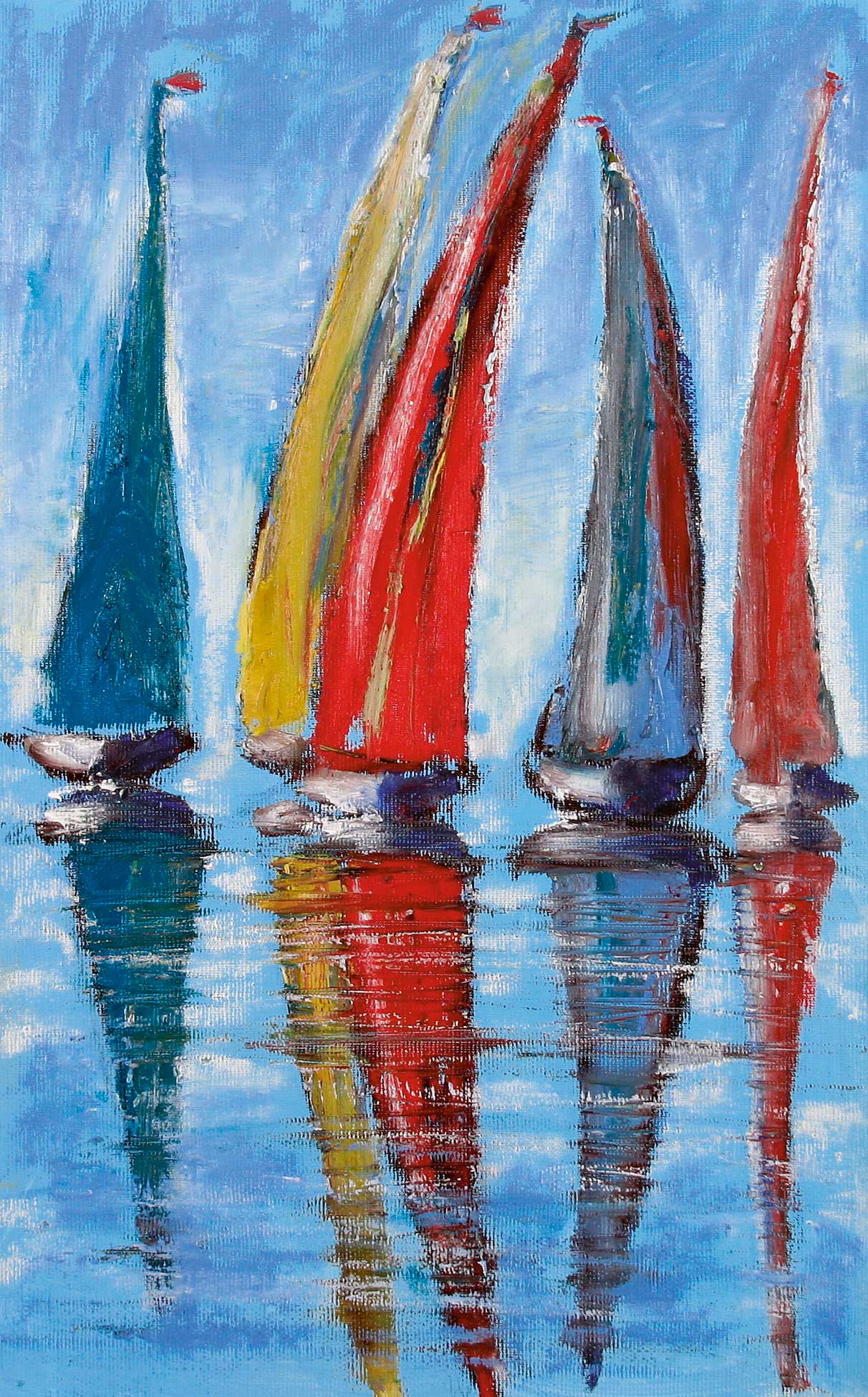 Farbige Segel in Blau, Gelb, Rot spiegeln sich im Wasser, lebhaft und künstlerisch gestaltet.