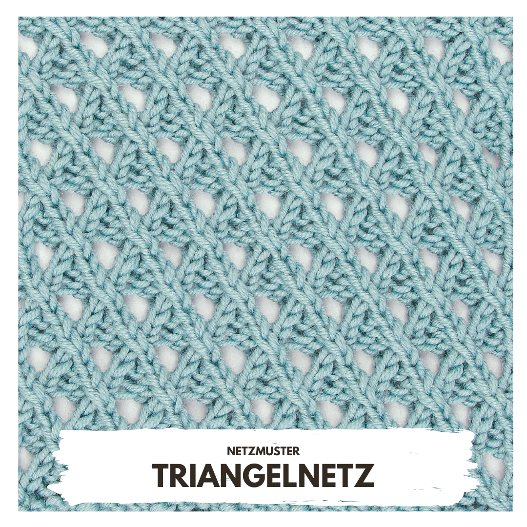 Modisches, handgemachtes Strickstück in blauem Triangelmuster, luftige Netzstruktur.