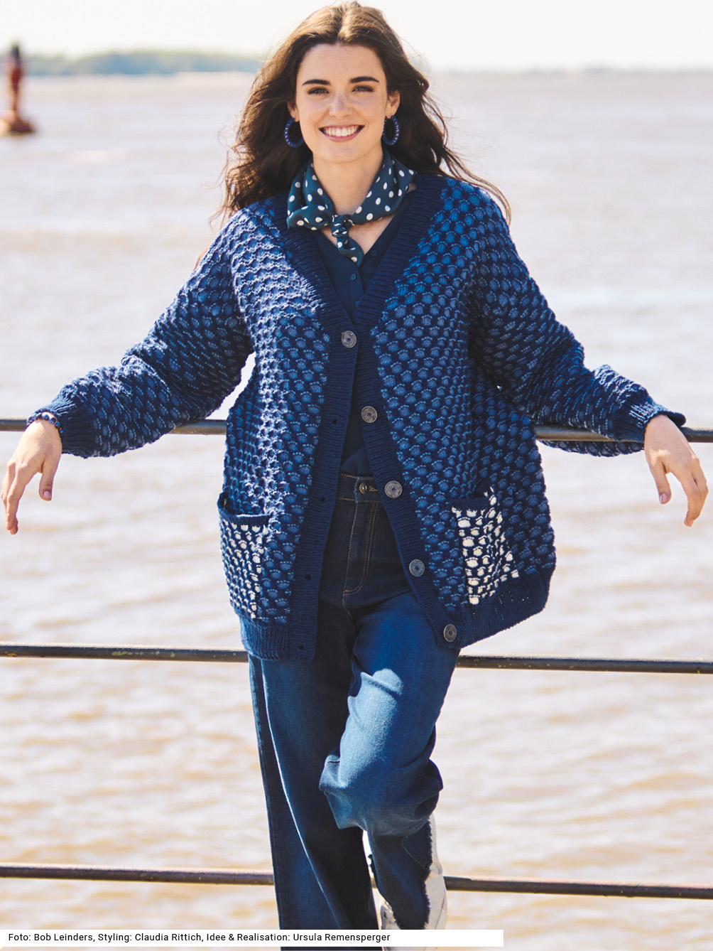 Modellansicht Bild 1: Jacke mit Hebemaschenmuster