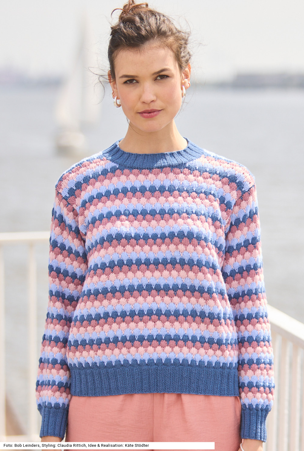 Modellansicht Bild 2: Pulli mit Blasenmuster