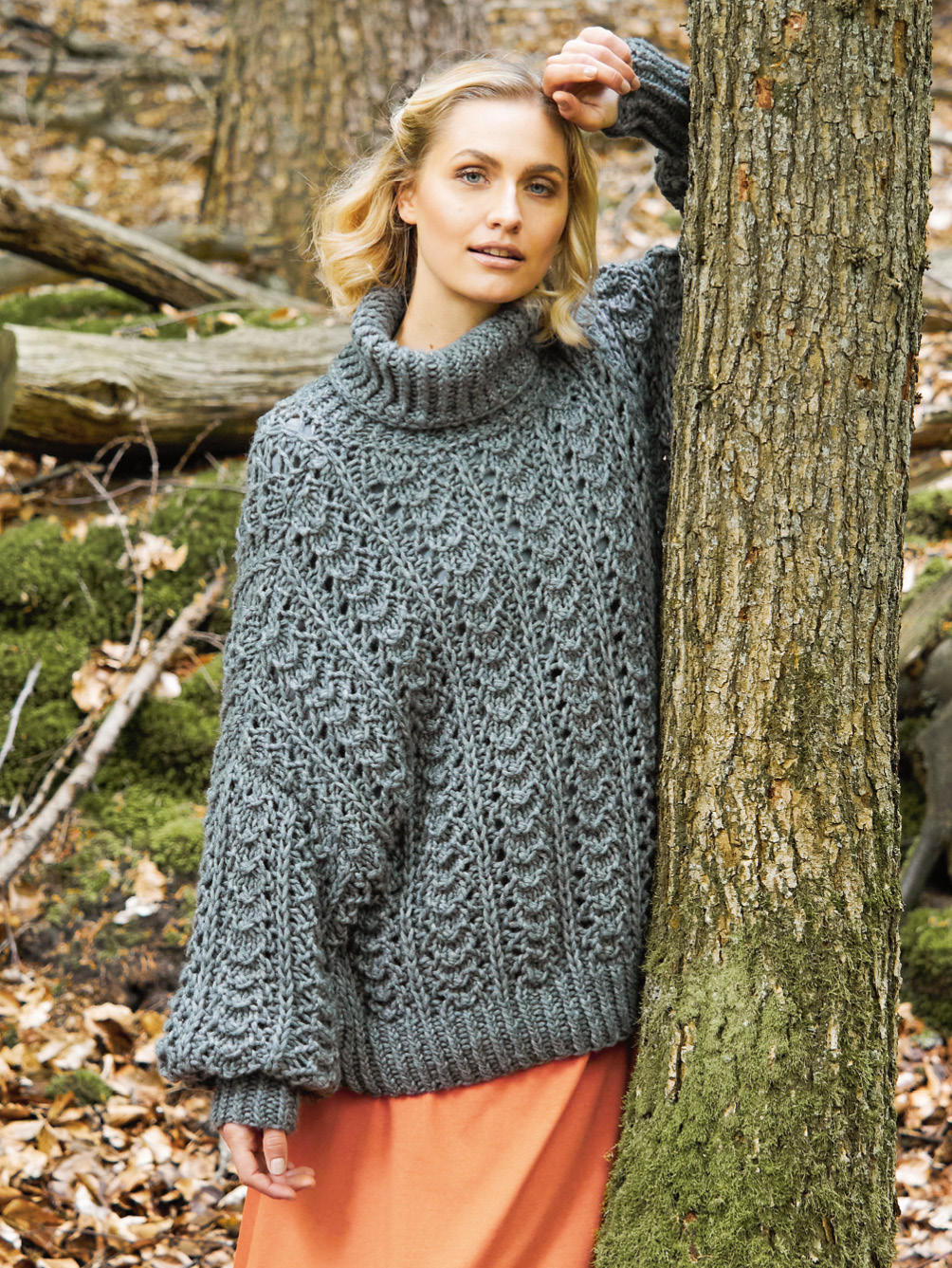 Modellansicht Bild 1: Oversized Pulli in Dunkelgrau