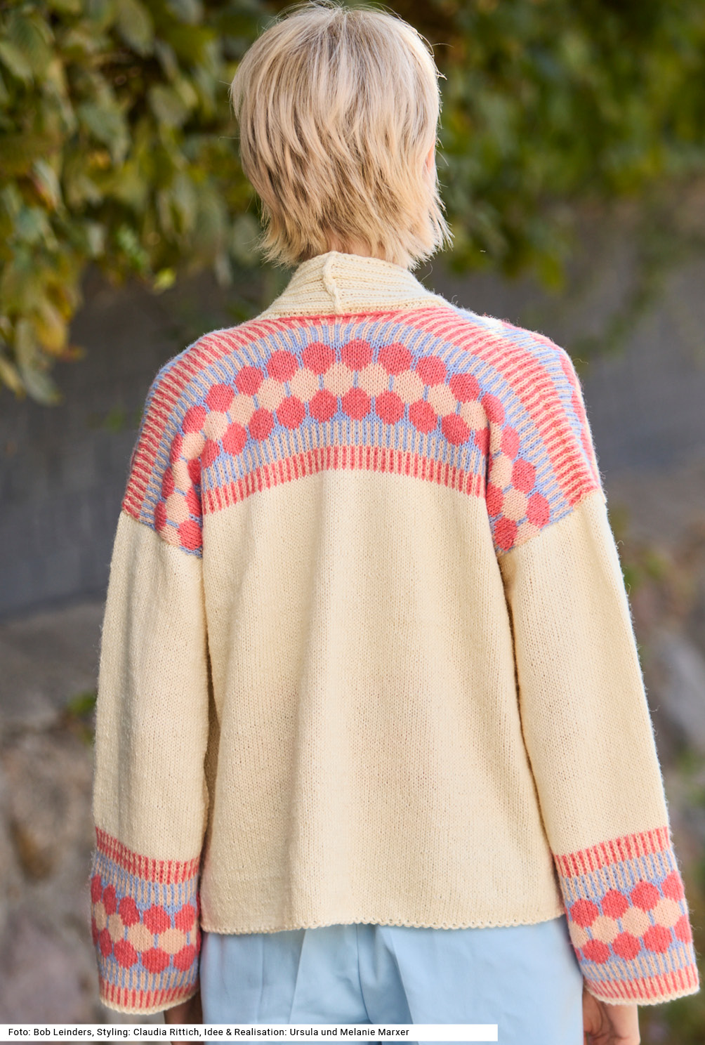 Modellansicht Bild 4: Jacke und Kurzarmpulli