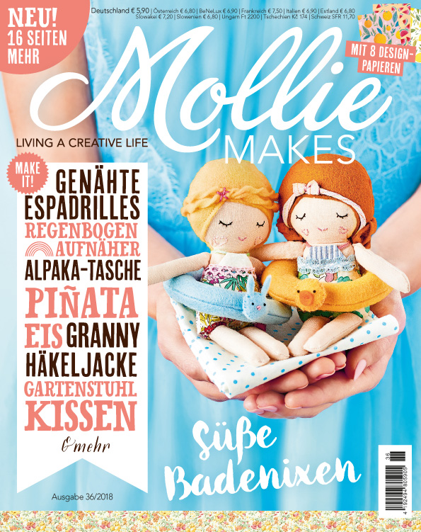 Handgemachte Puppen in bunten Badeoutfits, pastellfarben, gemustert, liebevolle Details, DIY-Charme.