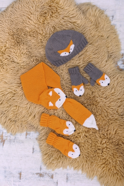 Orange-graues Set: Fuchs-Motiv, handgemacht, gestrickte Mütze, Schal, Handschuhe, modisch, individuell.