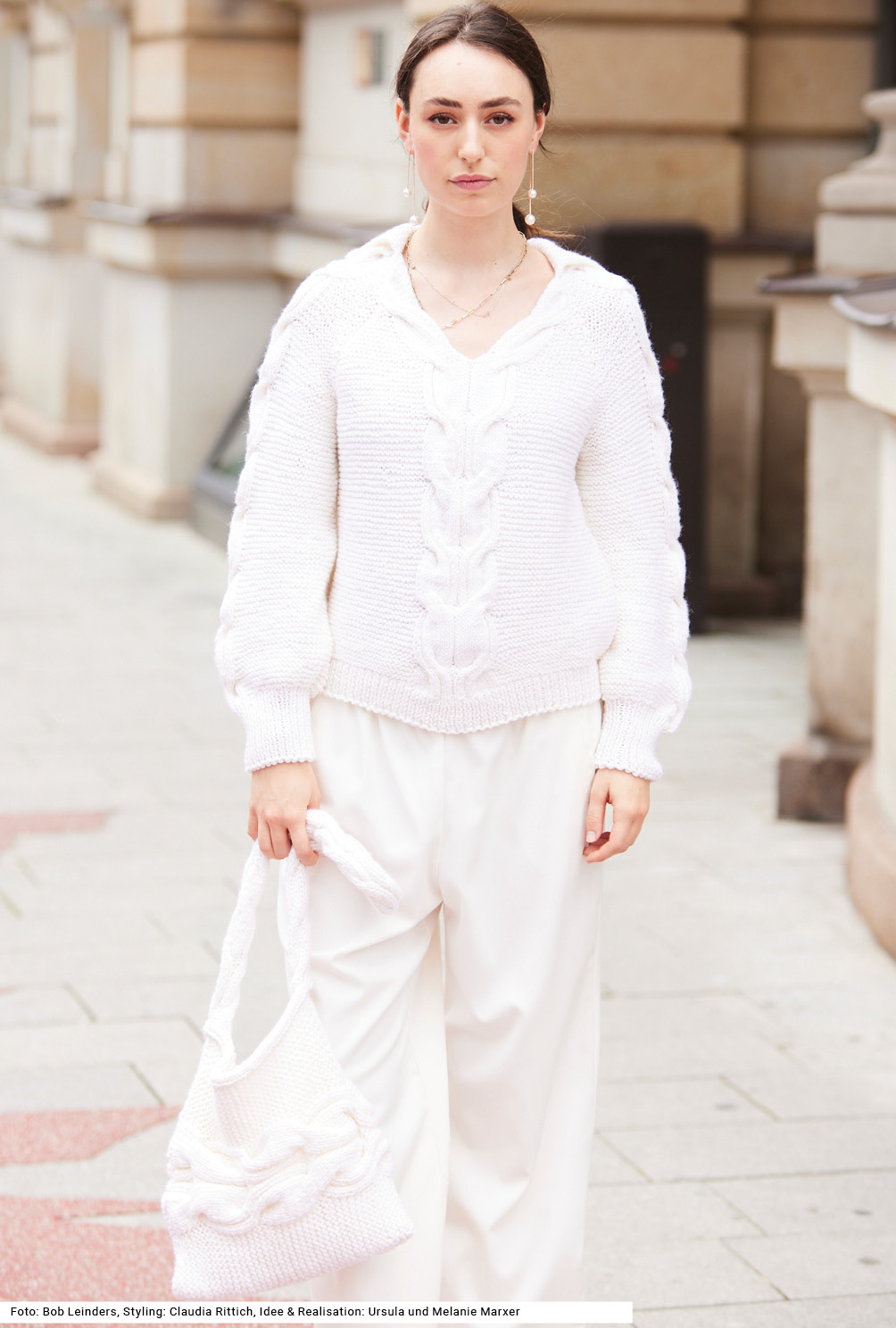 Modellansicht Bild 2: Polo-Raglan mit Handtasche