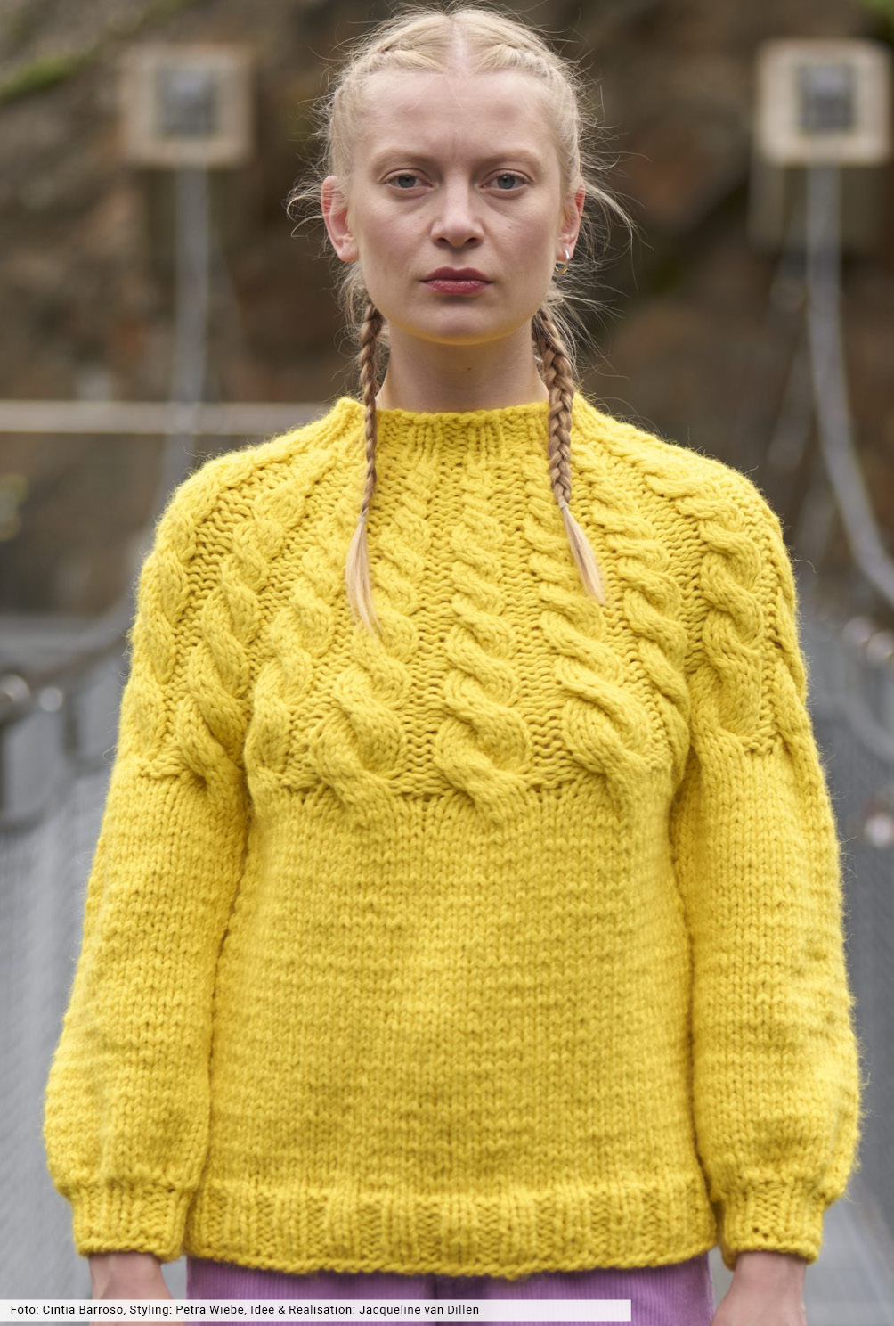 Modellansicht Bild 2: Pulli mit Zopfpasse